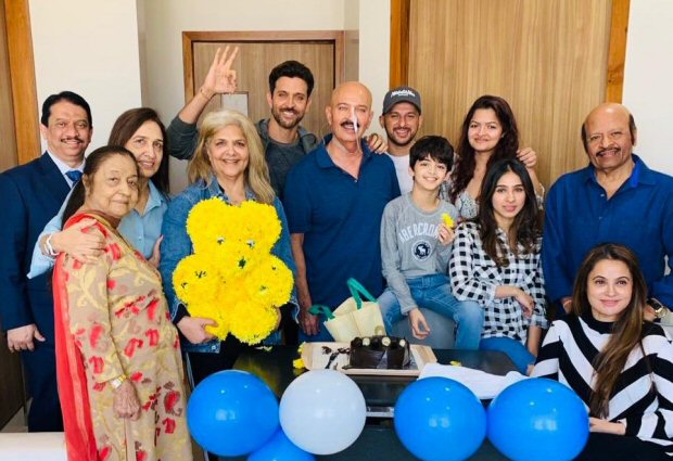 Hrithik Roshan celebrates his birthday with dad Rakesh Roshan, shares a happy family photo after surgery