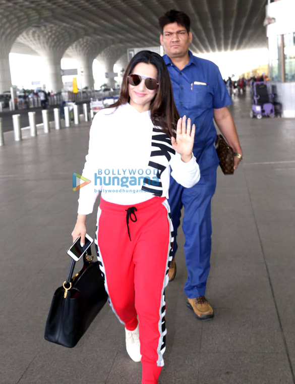 kangana ranaut jacqueline fernandez and others snapped at the airport 10