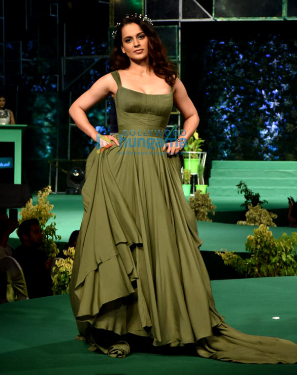 kangana ranaut walks the ramp at the aditya birla liveeco fashion show 5