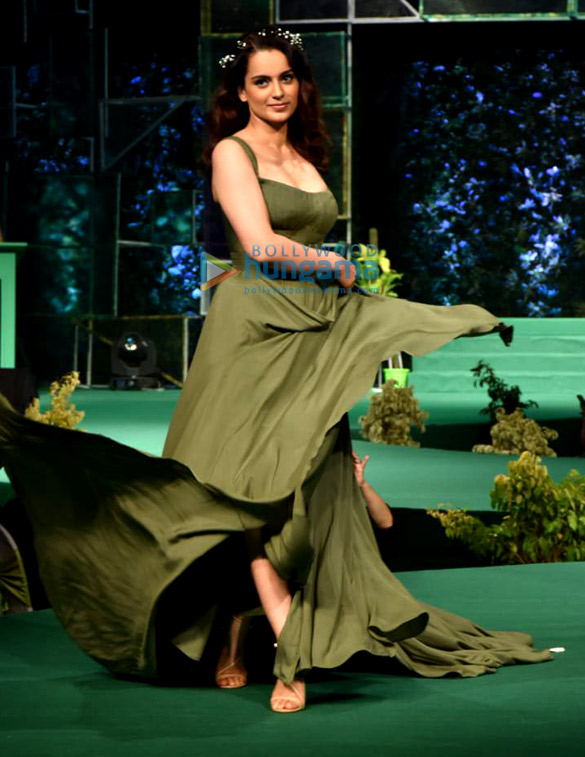 kangana ranaut walks the ramp at the aditya birla liveeco fashion show 6