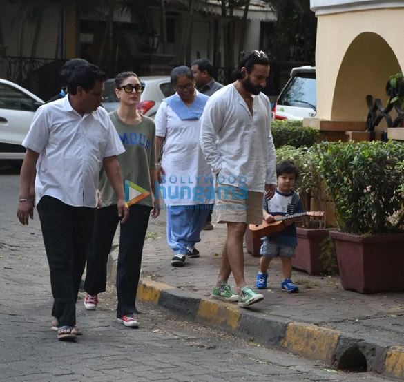 Kareena Kapoor Khan, Saif Ali Khan and Taimur Ali Khan spotted in Bandra Kareena Kapoor Khan, Saif Ali Khan and Taimur Ali Khan spotted in Bandra