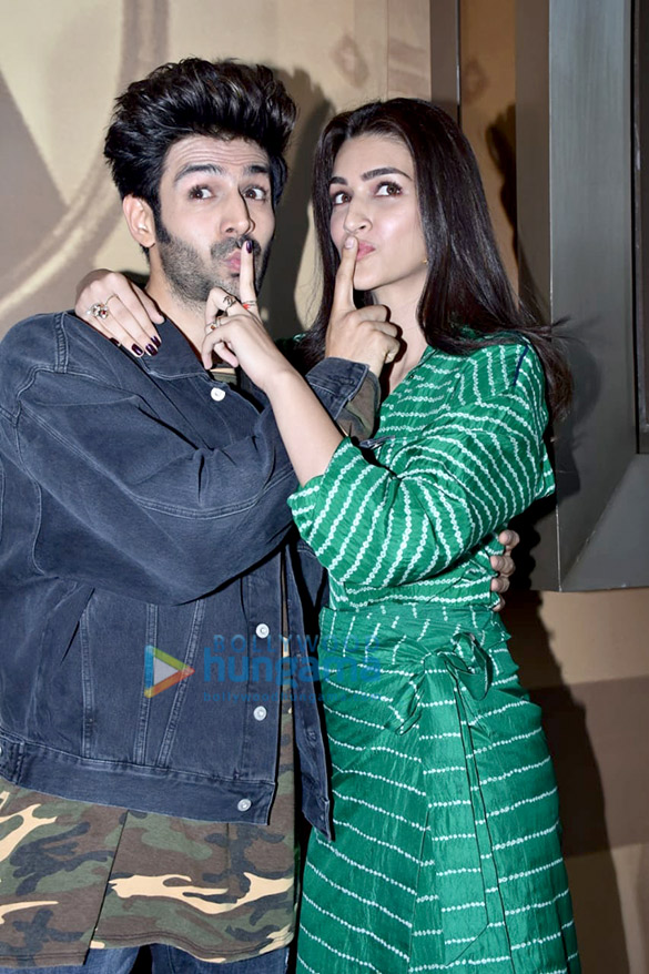 kartik aaryan kriti sanon pankaj tripathi and others grace the trailer launch of luka chuppi 9