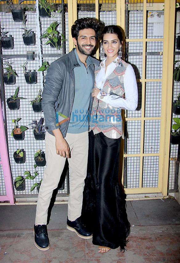 kartik aaryan and kriti sanon during luka chuppi promotions at bombay adda 4