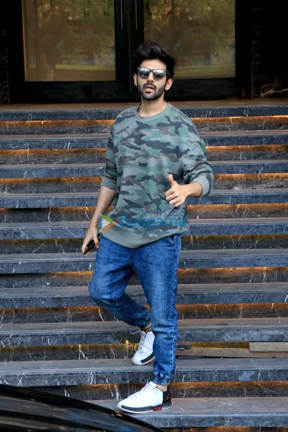 kartik aaryan and mira rajput spotted at the gym in juhu 3