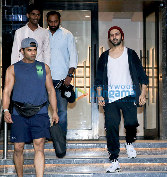 kartik aaryan snapped at the gym in juhu 2