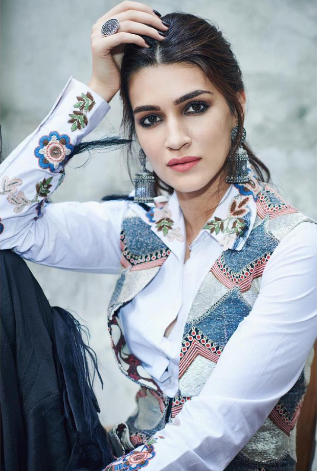 Kriti Sanon in Anamika Khanna for Luka Chuppi promotions (1)