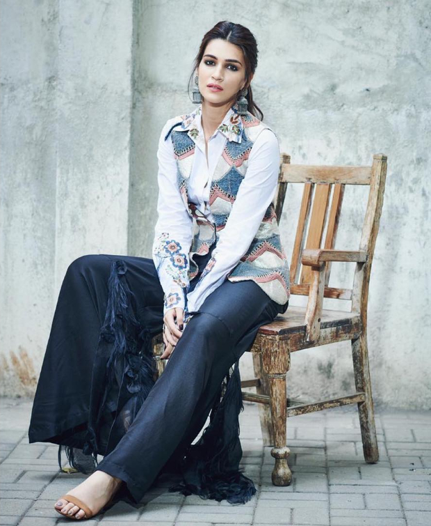 Kriti Sanon in Anamika Khanna for Luka Chuppi promotions (3)