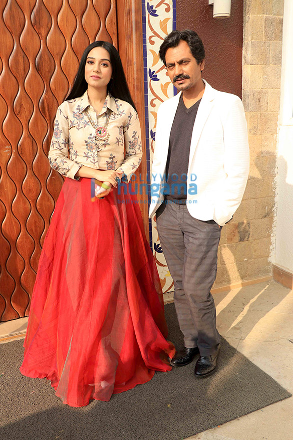 nawazuddin siddiqui and amrita rao snapped during thackeray promotions 1
