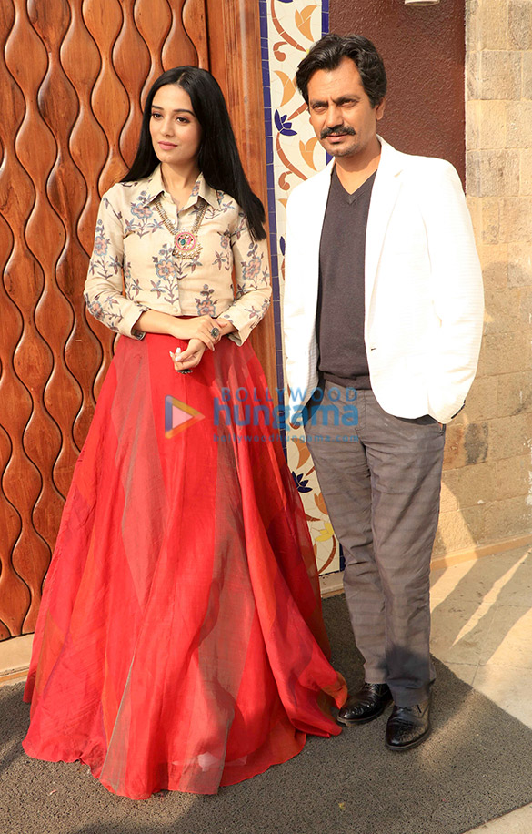 nawazuddin siddiqui and amrita rao snapped during thackeray promotions 4
