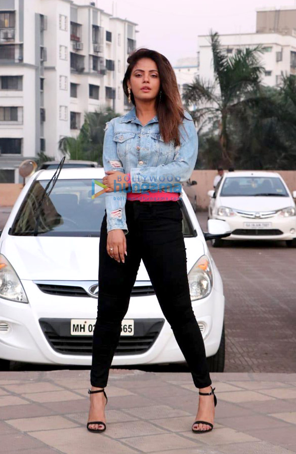 neetu chandra snapped in juhu 2