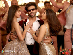Movie Wallpapers Of The Movie Pati Patni Aur Woh