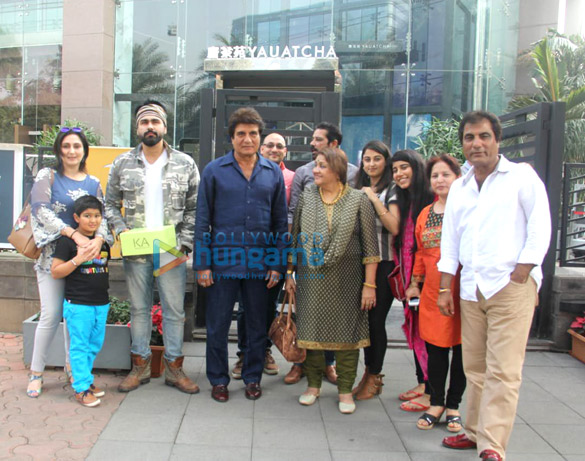 raj babbar snapped with family at yauatcha in bkc 1