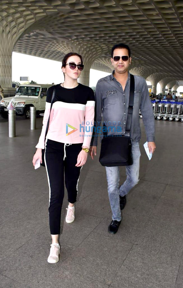 raveena tandon sophie choudry and others snapped at the airport 3