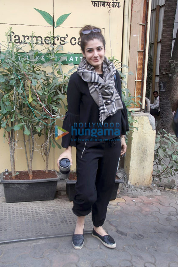 raveena tandon snapped at farmers cafe in bandra 1
