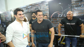Salman Khan, Arbaaz Khan and Iulia Vântur snapped at BeingHuman E-Cycles event at MMRDA