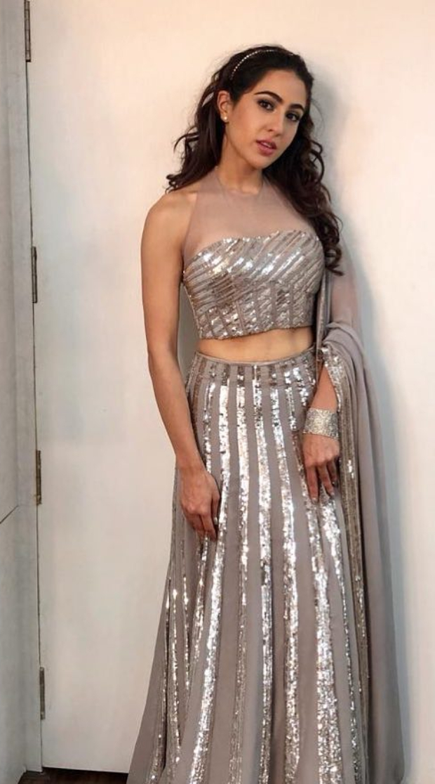 Sara Ali Khan in Manish Malhotra Couture for Umang 2019 Mumbai Police Show (2)