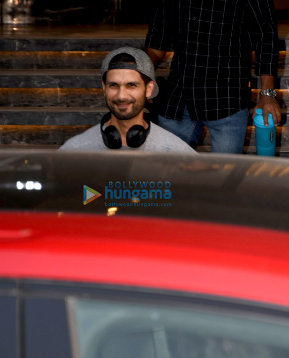 shahid kapoor spotted outside the gym 3 2