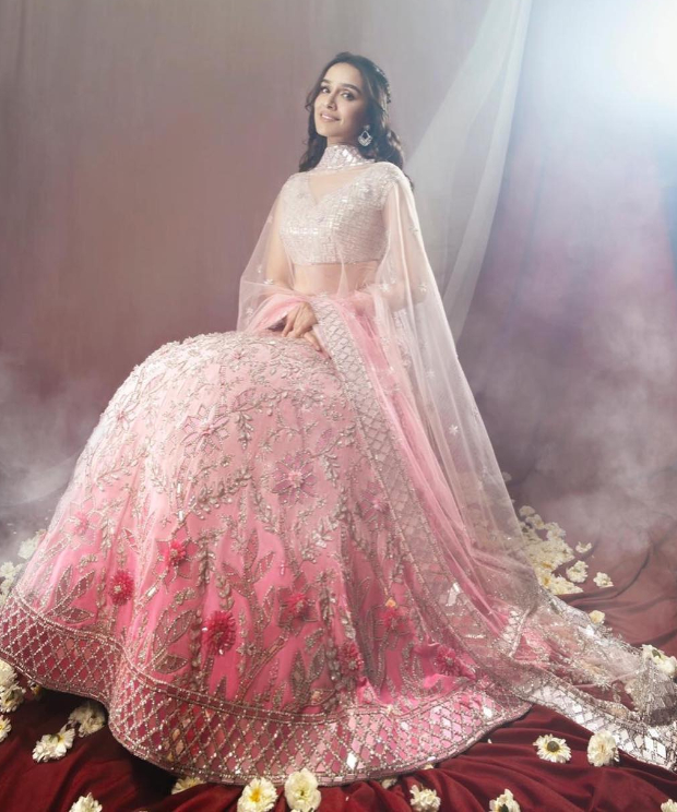 Shraddha Kapoor in Manish Malhotra Couture for Umang 2019 Mumbai Police Show (2)