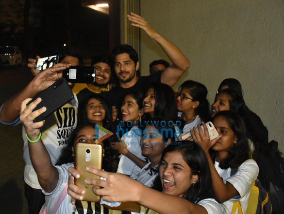 sidharth malhotra snapped meeting fans on his birthday 3