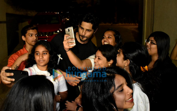 sidharth malhotra snapped meeting fans on his birthday 6