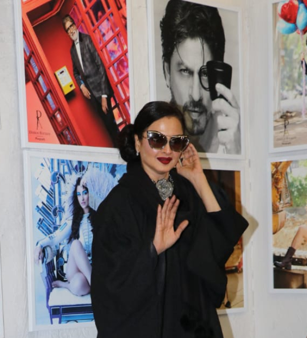 Silsila continues! Rekha's hilarious reaction standing in front of Amitabh Bachchan's poster will CRACK you up