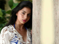 Suhana Khan can’t help but kiss this cutiepie while chilling in the pool (Watch video)