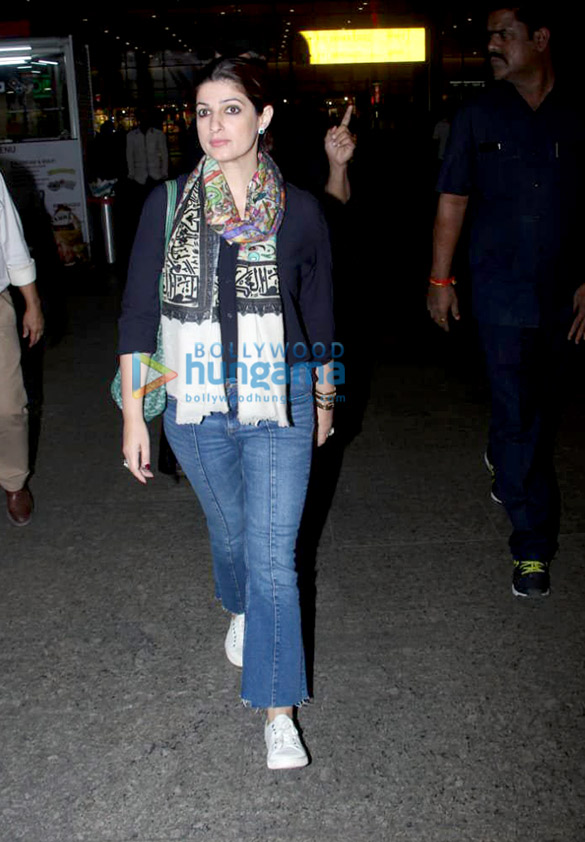 sunny leone pankaj kapoor and others snapped at the airport 1