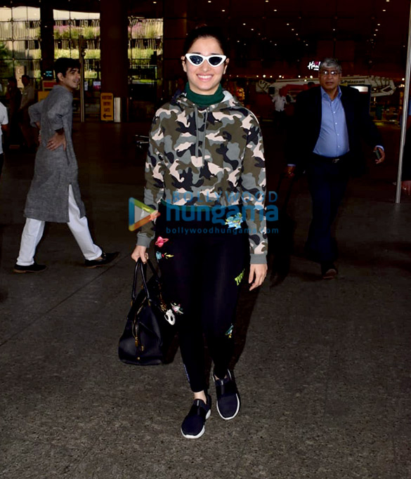 tamannaah bhatia and gulshan grover snapped at the airport 6