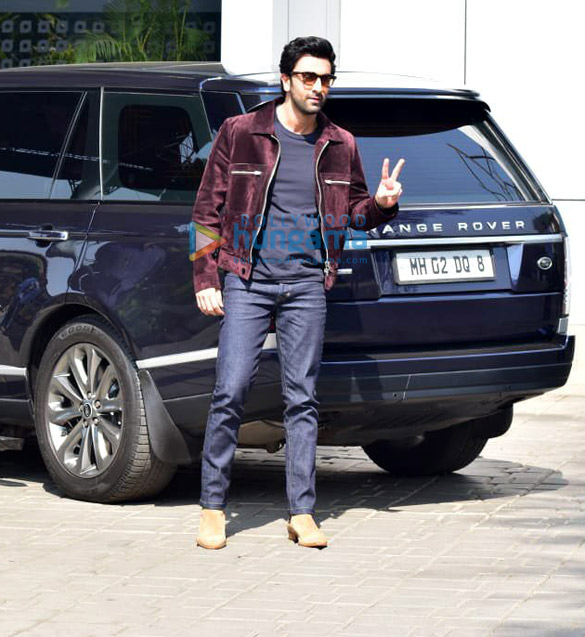 varun dhawan ranbir kapoor rajkummar rao vicky kaushal and others snapped at the airport 5