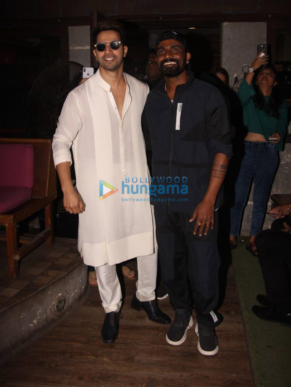varun dhawan and remo dsouza spotted at hakims aalim salon in bandra 3