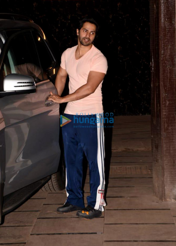 varun dhawan spotted at the gym 3 5