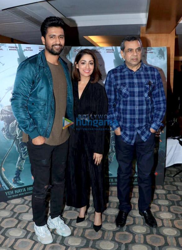vicky kaushal and yami gautam snapped promoting uri in juhu 6