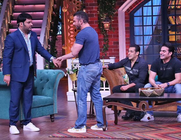 When Salman Khan got hit by a bamboo and beat up fans outside his building (watch video)