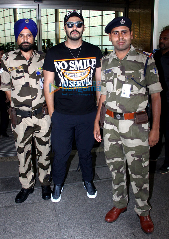 alia bhatt ranveer singh kriti sanon and others snapped at the airport 4