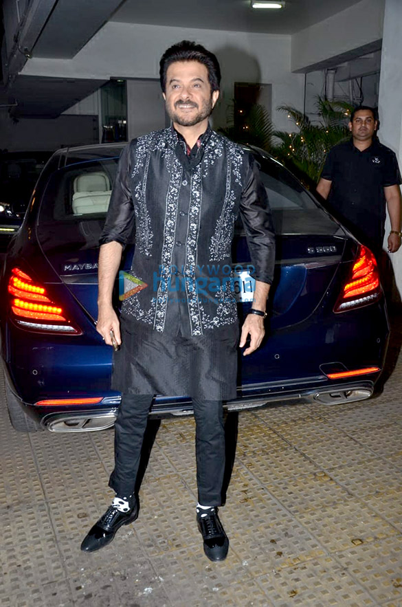 anil kapoor juhi chawla and sukhwinder singh grace vidhu vinod chopras house party 4
