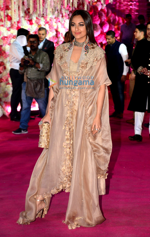 celebs grace azhar moranis wedding reception 34