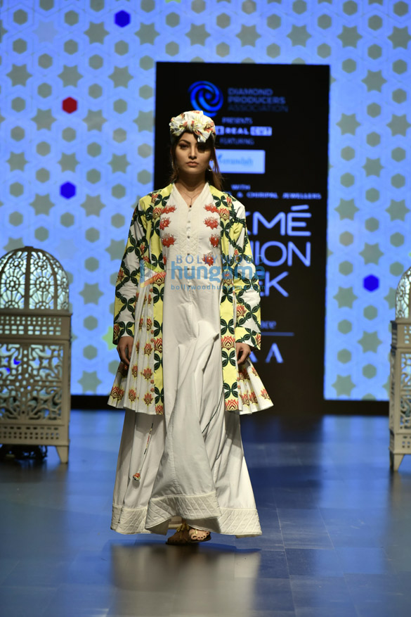 janhvi kapoor ranveer singh anil kapoor and others walk the ramp at lakme fashion week summer resort 2019 day 4 6