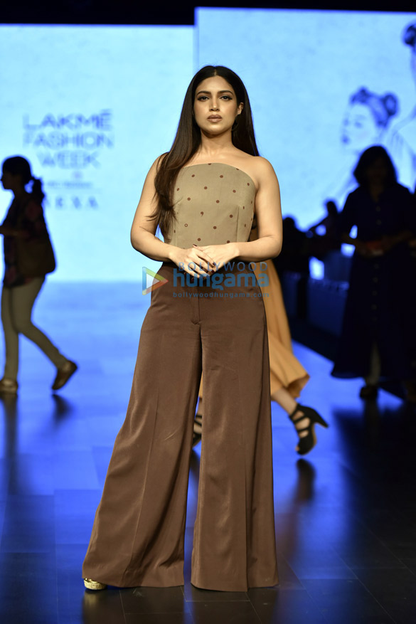 janhvi kapoor ranveer singh anil kapoor and others walk the ramp at lakme fashion week summer resort 2019 day 4 9