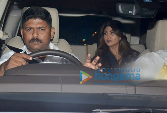 kareena kapoor khan amrita arora shilpa shetty and raveena tandon spotted at pali bhavan in bandra 2