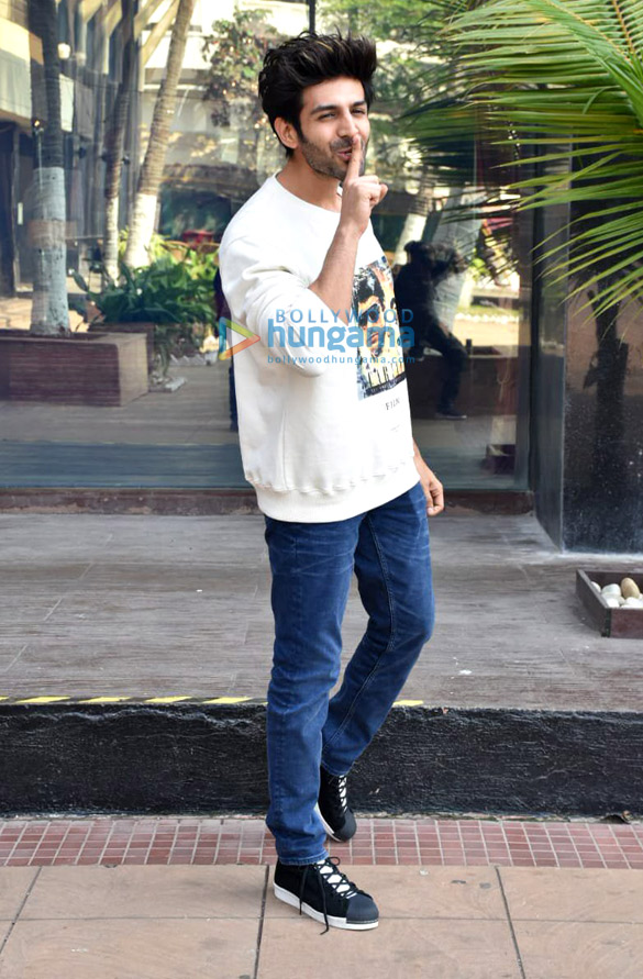 kartik aaryan and kriti sanon snapped during luka chuppi interviews 4