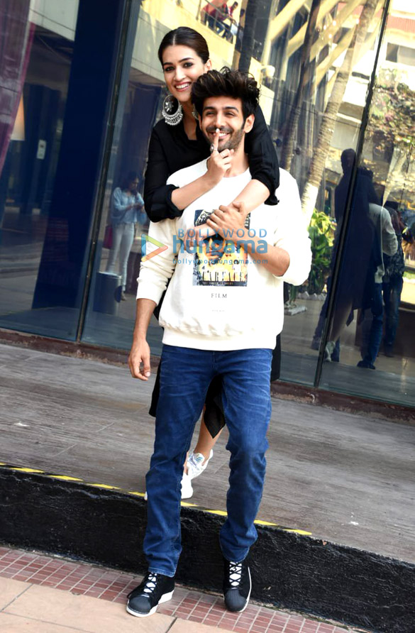 Kartik Aaryan and Kriti Sanon snapped during ‘Luka Chuppi’ interviews Kartik Aaryan and Kriti Sanon snapped during ‘Luka Chuppi’ interviews
