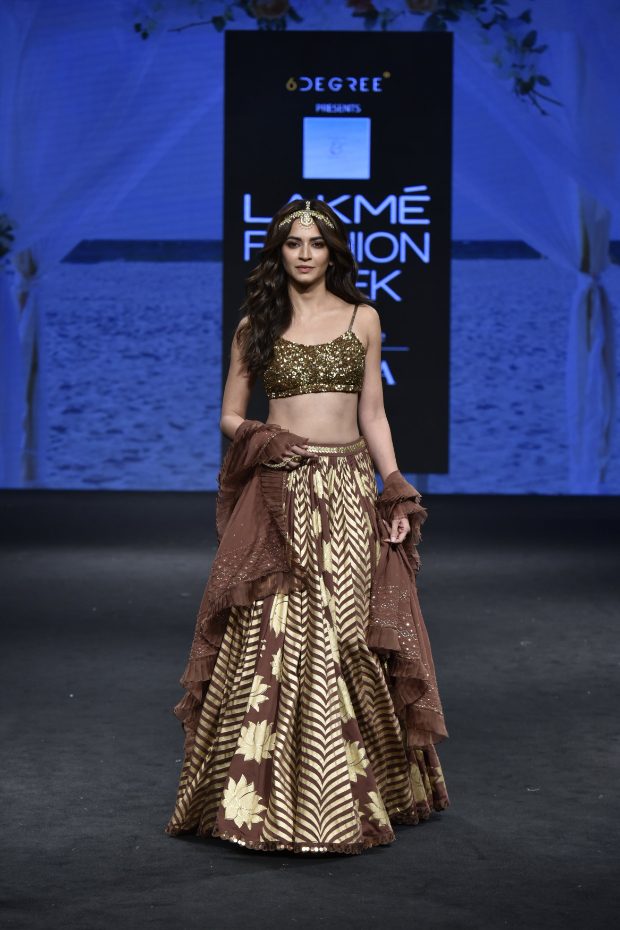 Kriti Kharbanda for Sukriti and Aakriti at LFW Summer Resort 2019 (1)