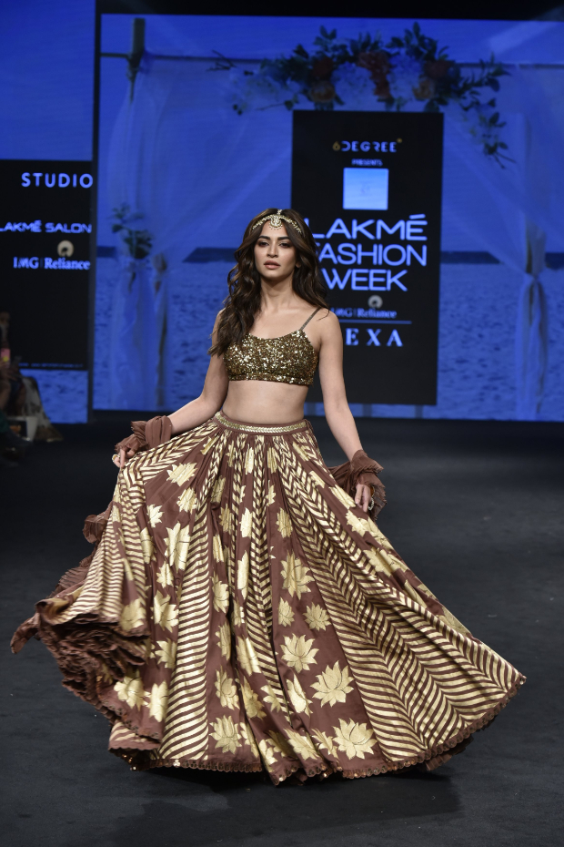 Kriti Kharbanda for Sukriti and Aakriti at LFW Summer Resort 2019 (3)