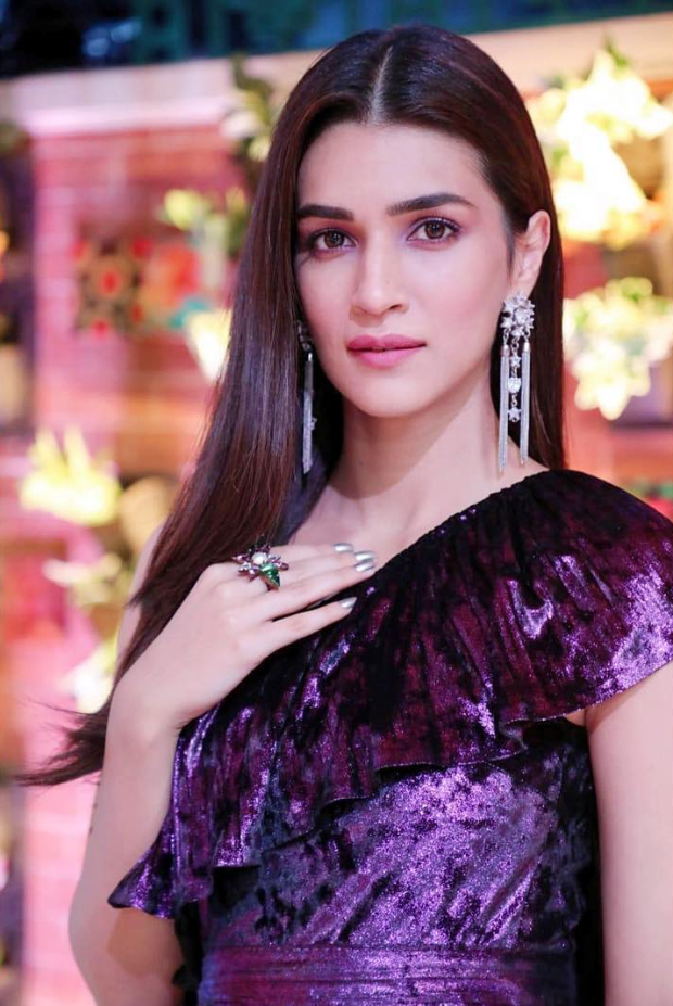 Kriti Sanon in MXS World velvet dress for Luka Chuppi promotions (4)