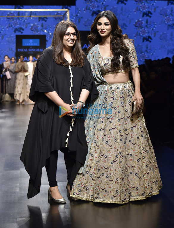 mouni roy divya khosla kumar and others walk the ramp at lakme fashion week summer resort 2019 day 3 01