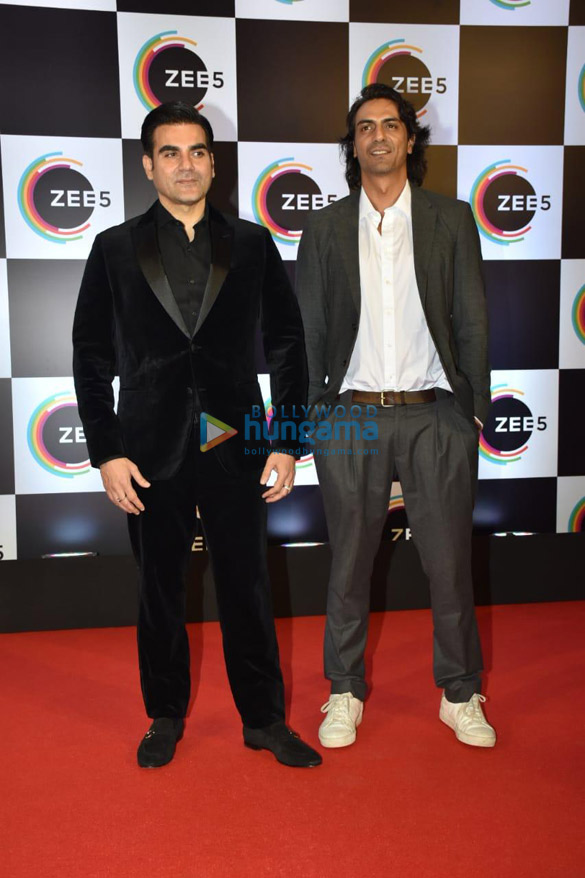 pooja bhatt mahesh bhatt and others grace the zee5 anniversary celebrations 6