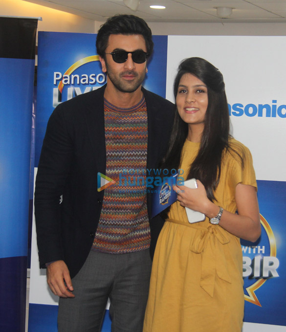 ranbir kapoor snapped during meet and greet session at panasonic vijay sales store in mumbai 4