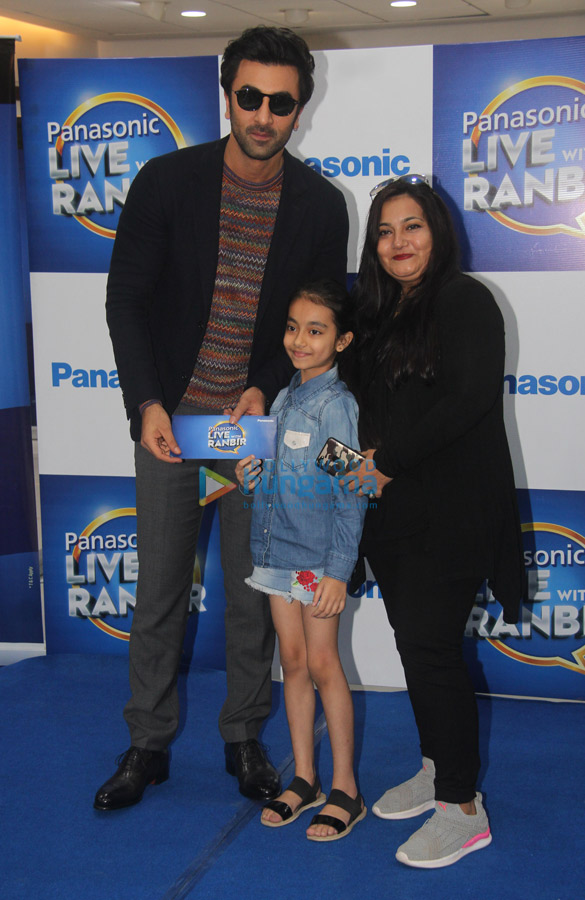 ranbir kapoor snapped during meet and greet session at panasonic vijay sales store in mumbai 5