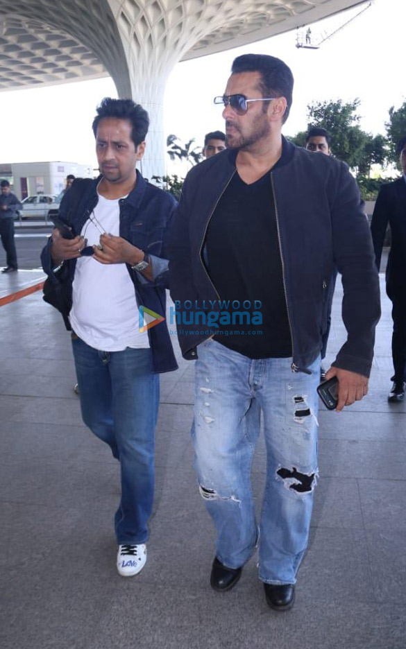 salman khan daisy shah and sonu nigam snapped at the airport 1