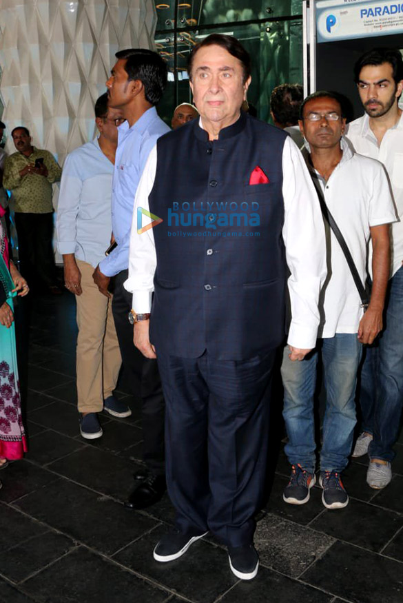 salman khan madhuri dixit swara bhaskar and others attend prayer meet of late rajkumar barjatya 9